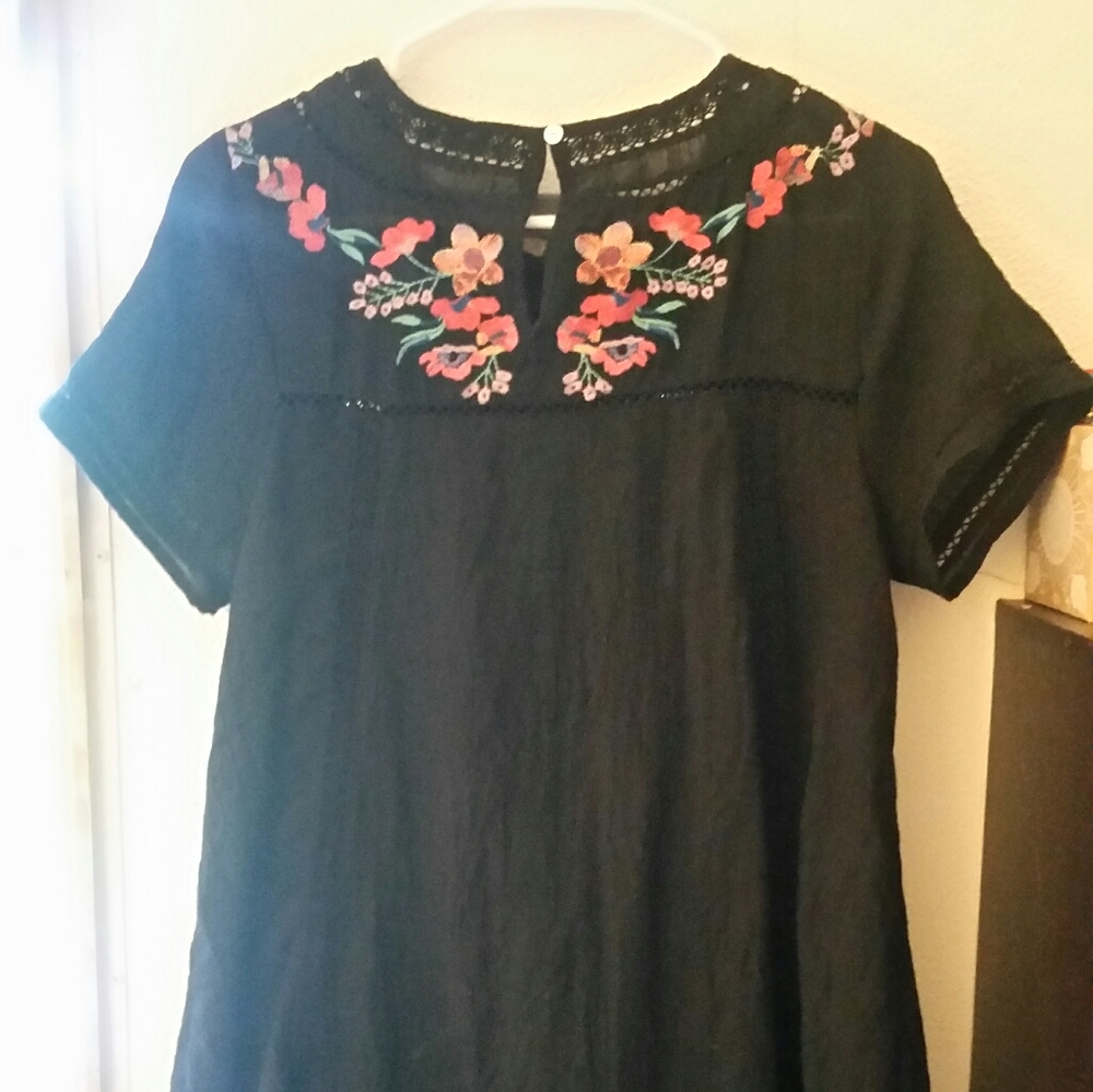 Floral Embroidered Tunic - Picture 4 of 6
